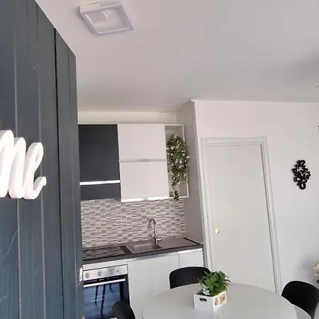 Apartment Happiness Desenzano-by Goccia Di