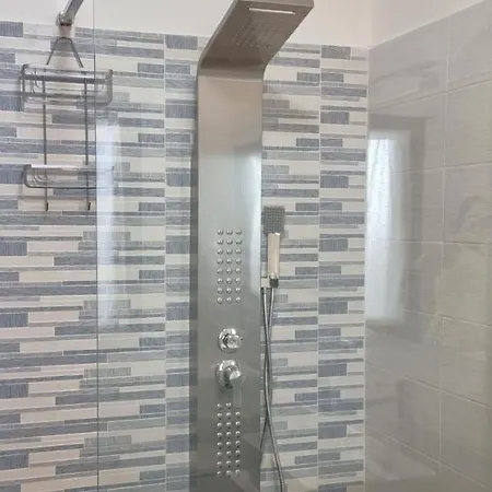 Apartment Happiness Desenzano-by Goccia Di *