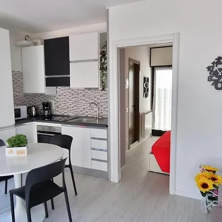 Apartment Happiness Desenzano-by Goccia Di *